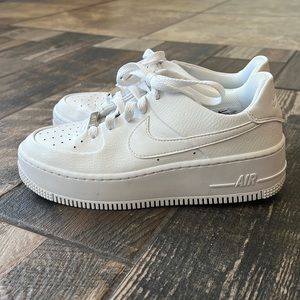 White Nike Air Force 1 Sage Low size 6